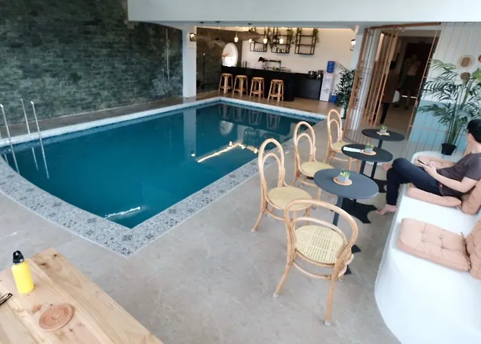 Beds & Friends Hostel Mactan With Pool And BarHostel